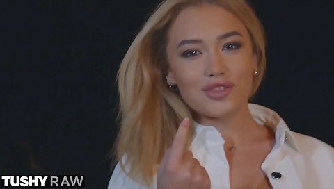 Hawt sweetheart gives an amazing facial cumshot