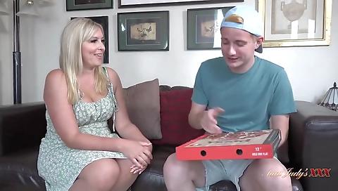 Hawt sweetheart takes it up the ass