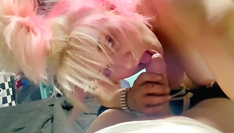 Sexy amateur girl sucks dick