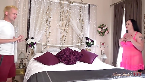 Shemal expandsy slave whila seal & ass