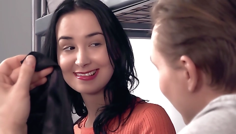 Sultry chick with a hot smolderinges