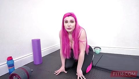 Blonde slut takes it in the ass