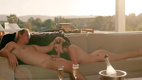 Sultry brunette's nylon-c mufing