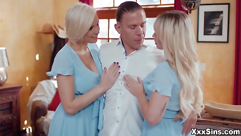 Mature woman fucking dildo / evido