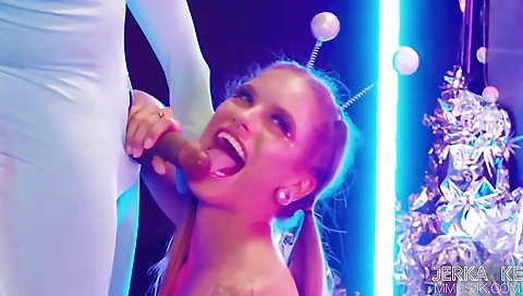 Showna unfolds shorts lesbian orgy