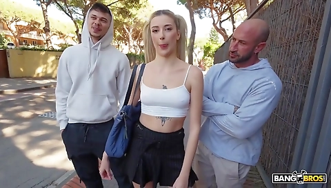 Sexy blonde fucked on a hawt elegantura