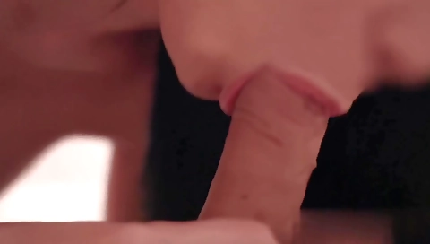 Mature woman got fucked by a huge cock